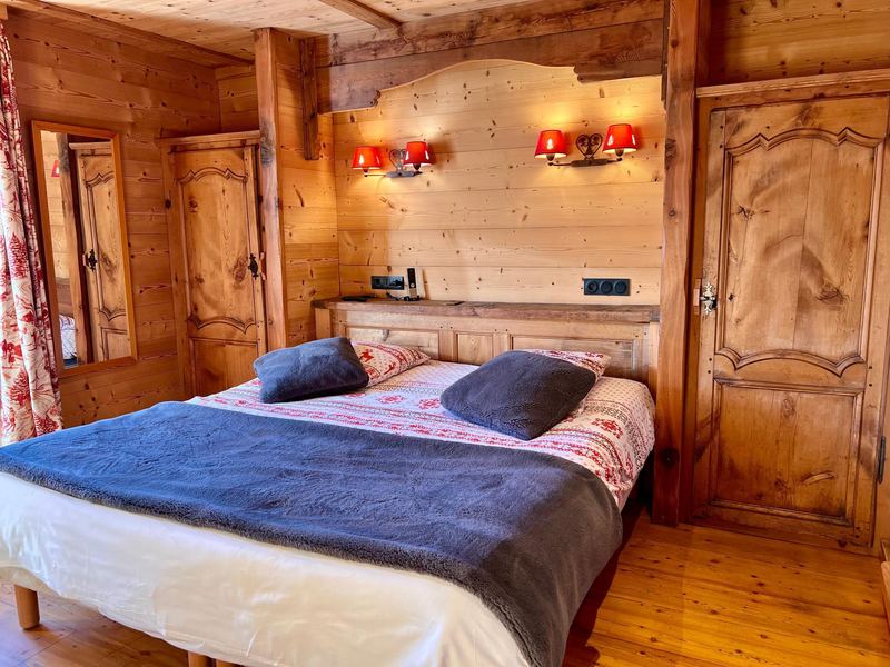 Chambre lambrissée de l'Hôtel de la Chaussée à Briançon