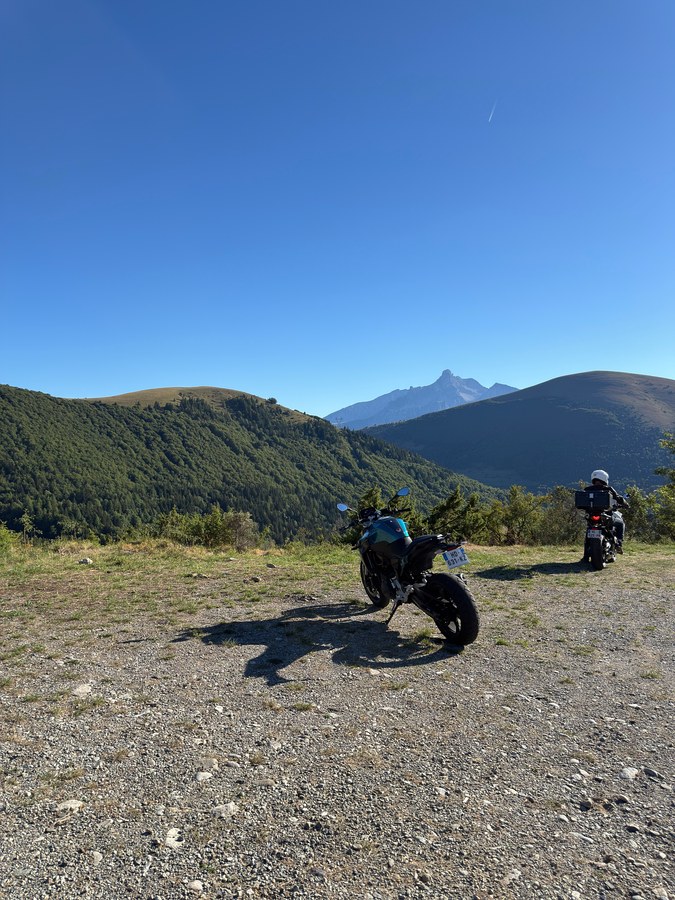 Motorcycles parked facing the Obiou from the Col de Parquetout
