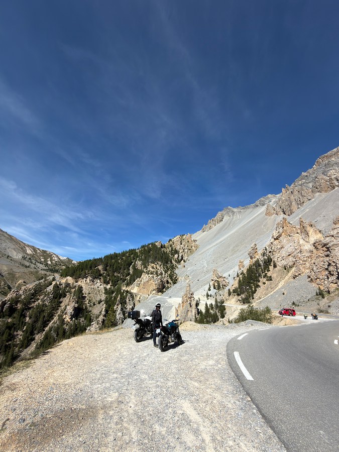 La Casse Déserte du col d'Izoard, ses éboulis ocre et ses pitons rocheux