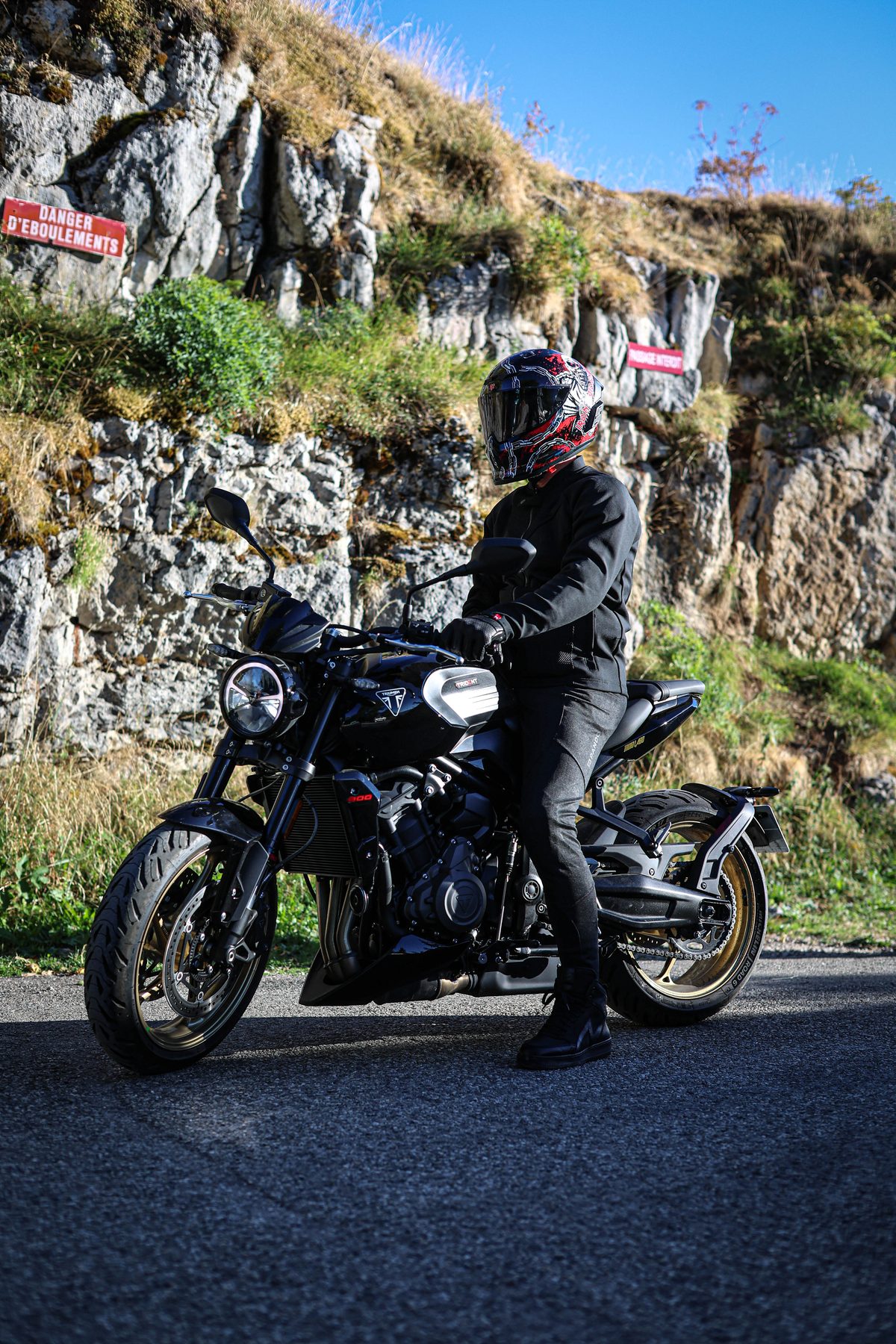 Pause sous la falaise, entre le fort et le col de Porte
