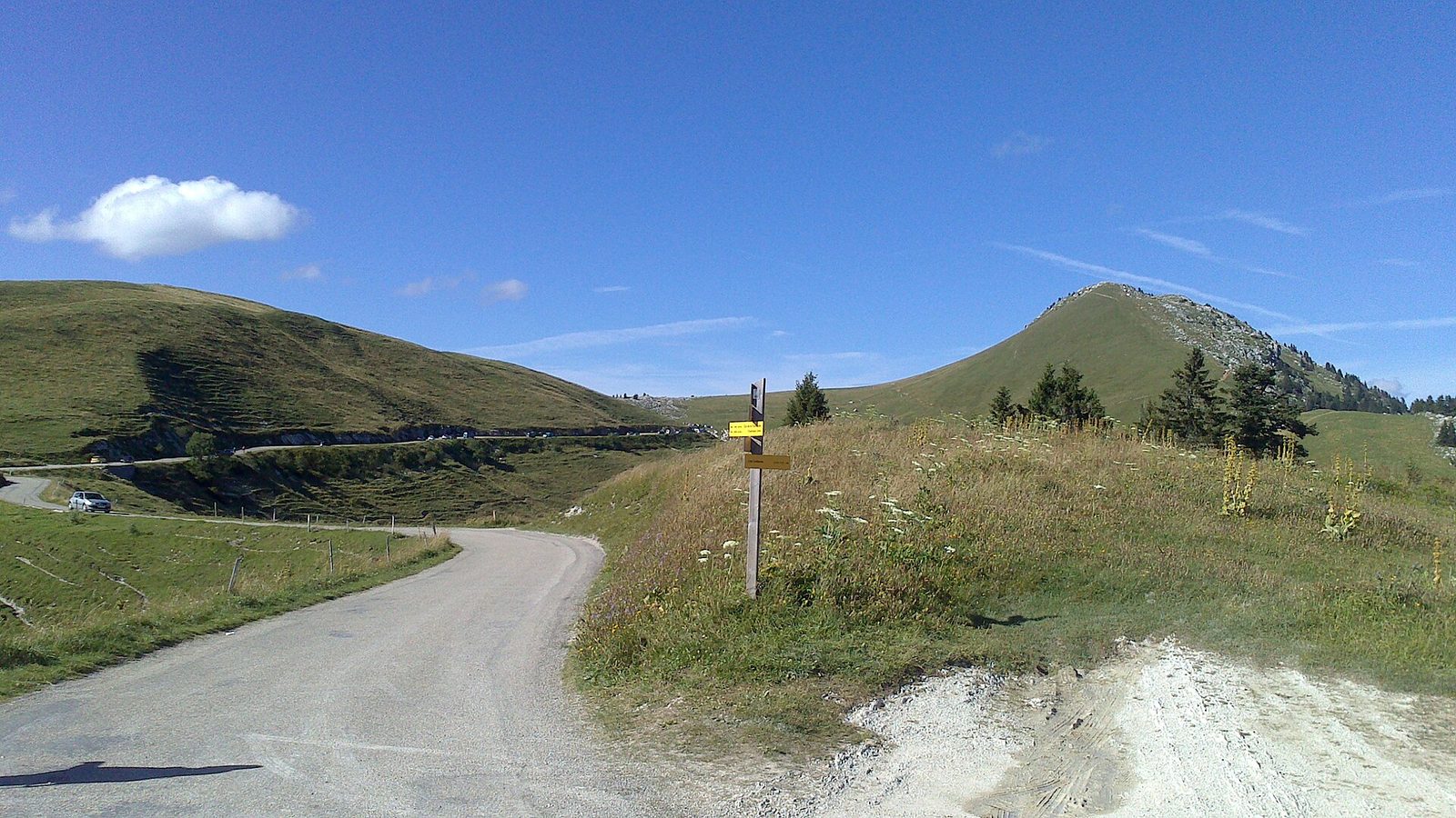 La route d'alpage du Charmant Som, six kilomètres au-dessus du col de Porte