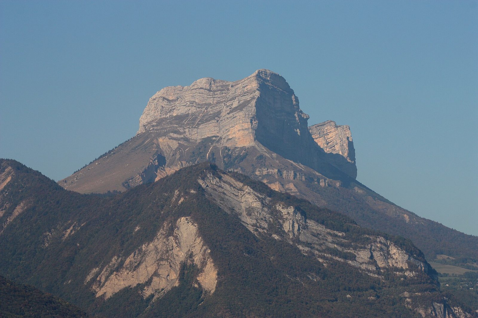 La Dent de Crolles et ses falaises, qu'on longe en redescendant du col du Coq