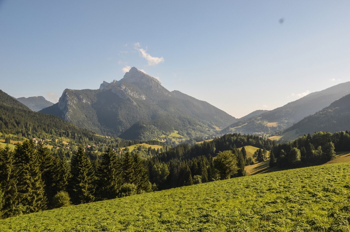 Le Grand Som au-dessus du cœur du massif de la Chartreuse