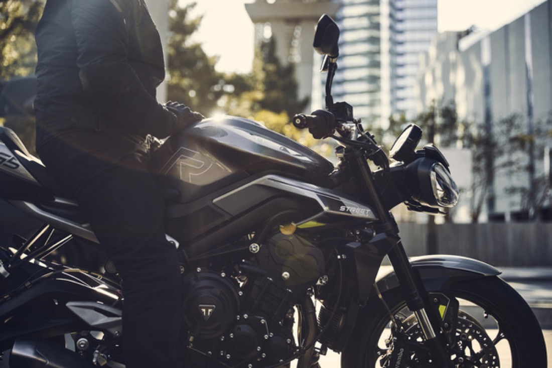 Louer une Triumph Street Triple 765 R à Grenoble