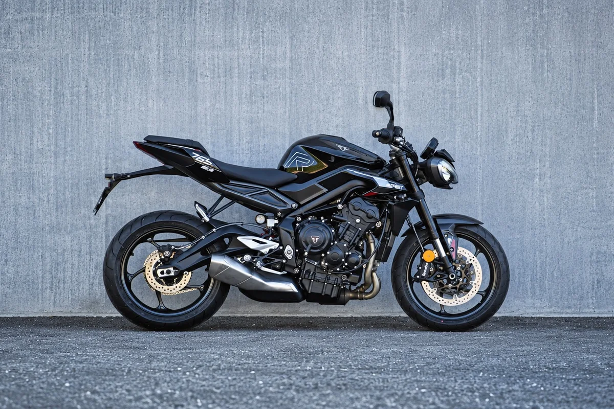 Louer une Triumph Street Triple 765 R à Grenoble